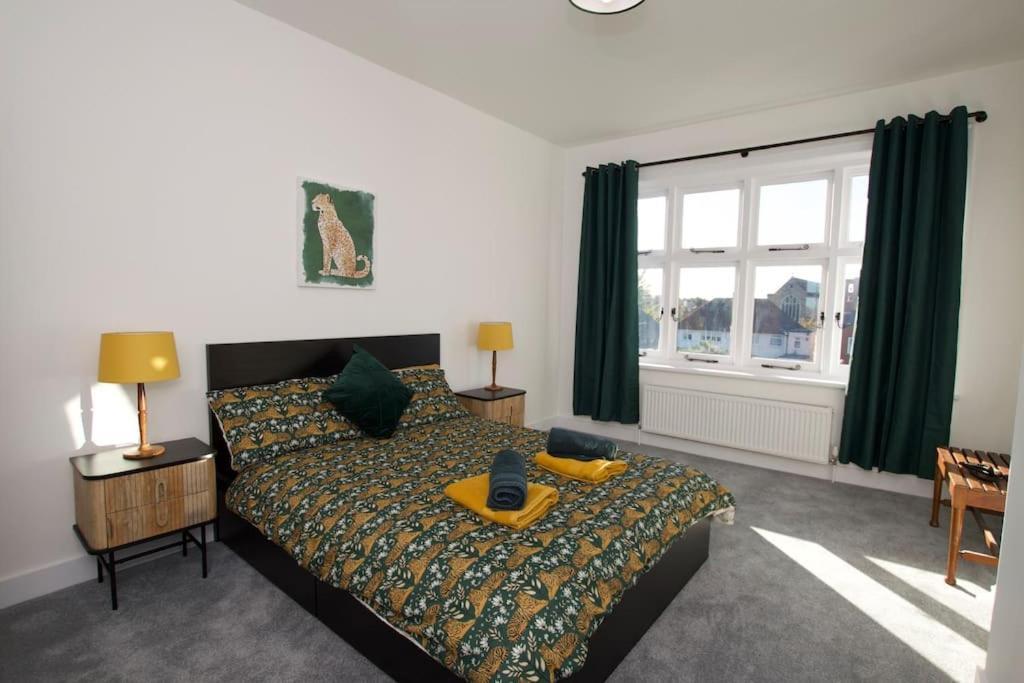 Apartamento Beautiful Large 3-Bed Coastal Flat With Parking. Frinton-on-Sea Exterior foto